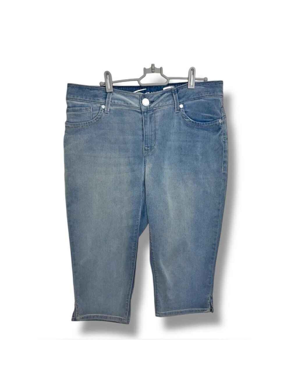 Seven7 Kimmer Booty Shaper Knee-Length Jean Shorts Women’s 12 Medium Wash